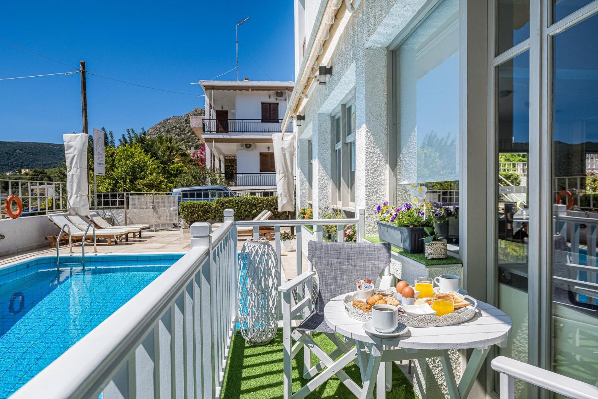 Erato Hotel Agia Marina  Exterior foto